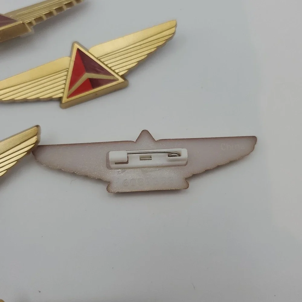 Lot of 8 Delta Airlines Plastic Junior Pilot -Kiddie Wings- Pins Pinbacks